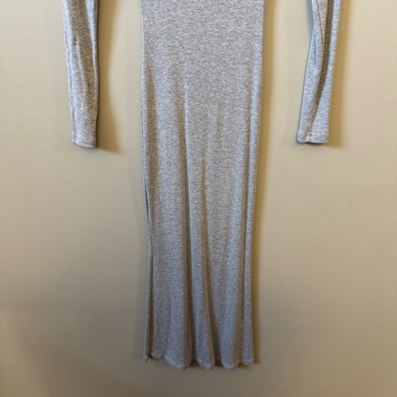 The group Babaton Aritzia Luxe Lounge Temptation long stretchy maxi dress - Picture 4 of 8